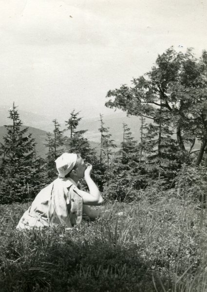 KKE 5023.jpg - Fot. Wycieczka. Portret. Czesława Troniewska (z domu Strumiłło) – siostra Jadwigi Rapackiej (z domu Strumiłło), Góry, lata 70-te XX wieku.